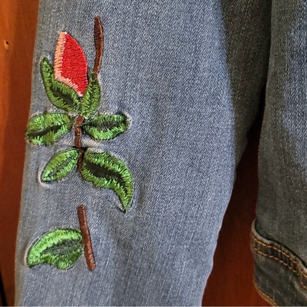 Hammer floral boho design Embroidered Denim Jean Jacket - Medium - Picture 7 of 7